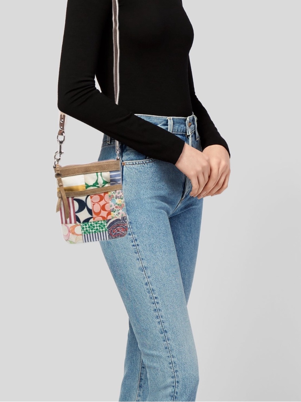 COACH Vintage
Hamptons Patchwork
Crossbody Bag Suede Canvas
Y2K 2006